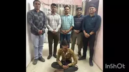એસઓજી પોલીસે ઉનાવા પોલીસ સ્ટેશનના ગુનામાં ફરાર આરોપીને દેલા વસાહત મહેસાણા ખાતેથી ઝડપી પાડ્યો