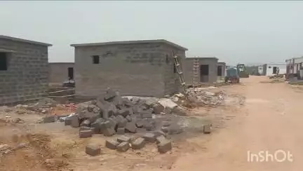 పెందుర్తి: ముదపాక గ్రామంలో నిర్మాణం జరుగుతున్న జగనన్న కాలనీలో కాంక్రీట్ పిక్క కుప్పలో మృతదేహం లభ్యం