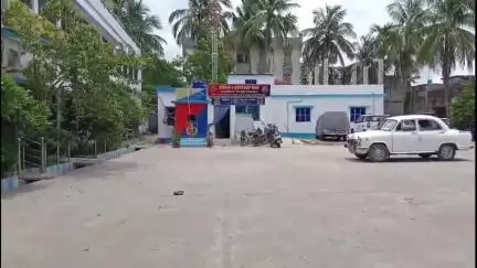 নবদ্বীপ: বিশ্বাসপাড়া এলাকায় অবসাদে ফাঁস দিয়ে আত্মঘাতী এক কলেজ ছাত্রী,ময়নাতদন্তের জন্য দেহ শক্তিনগর মর্গে পাঠাল পুলিশ