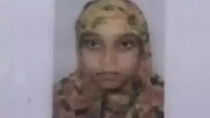 বারুইপুর: স্ত্রীকে ধারালো অস্ত্র দিয়ে খুন করে নিজে গলায় ব্লেড চালিয়ে আত্মঘাতী হওয়ার চেষ্টা করলেন স্বামী বারুইপুরে