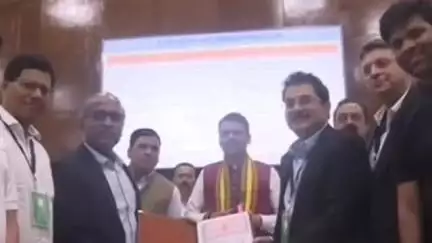 गडचिरोली: मुख्यमंत्री देवेंद्र फडणवीस यांच्या उपस्थितीत गडचिरोली जिल्ह्यात १९ सामाजिक दायित्व उपक्रमांसाठी सामंजस्य करार