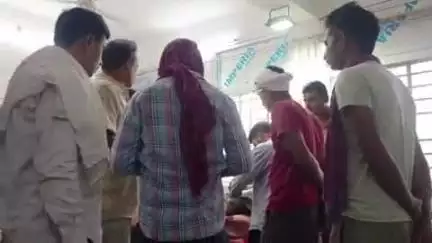 शेखपुरा: लोदीपुर गांव के पास कुत्ते को बचाने में बाइक से गिरकर एक व्यक्ति गंभीर रूप से जख्मी