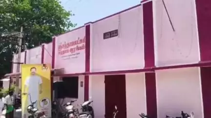 தேனி: திமுகவின் கருணாநிதி ஸ்டாலின் உதயநிதி பிறந்தநாளை முன்னிட்டு அரண்மனை புதூரில் தேனி எம்பி இலவச சேவை வழங்கினார்