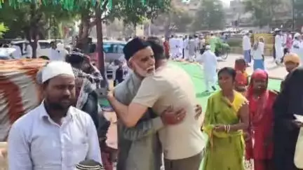 जहानाबाद: जिले में धूमधाम से मनाया गया बकरीद का त्योहार, फिदा हुसैन मोड़ के पास ईदगाह में अदा की गई नमाज