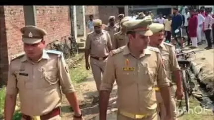 गोला गोकरणनाथ: मैलानी थाना क्षेत्र में बकरीद की नमाज के दौरान कड़ी सुरक्षा, पुलिस ने ड्रोन से की निगरानी