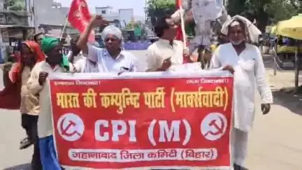जहानाबाद: दलित लड़की से बलात्कार और इलाज के दौरान मौत के विरोध में सी पी आई एम ने अरवल मोड़ पर स्वास्थ्य मंत्री का पुतला फूंका