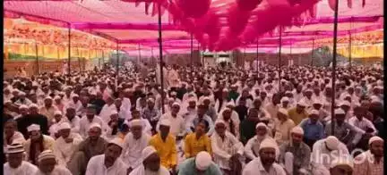 मेराल: मेराल में ईद उल अजहा का त्योहार परंपरागत रूप से मनाया गया, ईदगाहों में पढ़ी गई नमाज