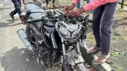 वरला: एबी रोड जामनिया में अज्ञात वाहन ने बाइक को मारी टक्कर, 2 लोग घायल