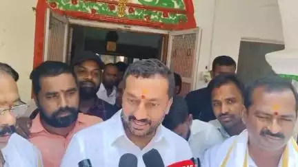గజ్వేల్: మార్కుక్ మండలం పాములపర్తి గ్రామంలో నూతనంగా నిర్మించిన కనక దుర్గమ్మ ఆలయంలో ప్రత్యేక పూజలు నిర్వహించిన ఎంపీ రఘునందన్ రావు