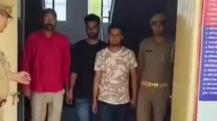 ललितपुर: भोले-भाले लोगों को झांसा देकर ऑनलाइन धोखाधड़ी करने वाले 25,000 के इनामिया दो अभियुक्तों को पुलिस ने किया गिरफ्तार