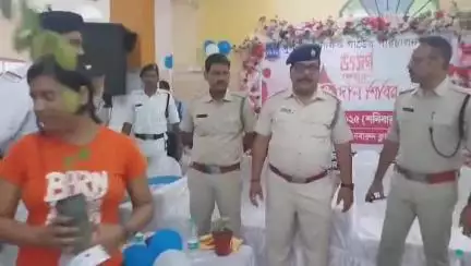 ফরিদপুর দুর্গাপুর: আসানসোল দুর্গাপুর পুলিশ কমিশনারের অধীন দুর্গাপুর ট্রাফিক গার্ডের উদ্যোগে দুর্গাপুরে নবারুণ ক্লাবে উৎসর্গ নামক রক্তদান