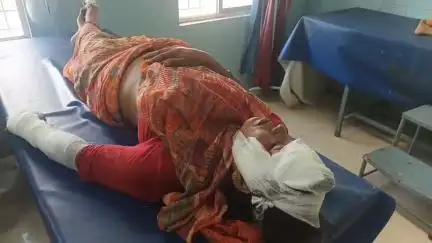 ಮಳವಳ್ಳಿ: ತಾಲ್ಲೂಕಿನ ಕೊನ್ನಾಪುರ ಗ್ರಾಮದ ಬಳಿ ನಡೆದ ಘಟನೆ, ಚಲಿಸುತ್ತಿದ್ದ ಬೈಕ್ ನಿಂದ ಬಿದ್ದ ಮಹಿಳೆ ತಲೆಗೆ ತೀವ್ರ ಪೆಟ್ಟು