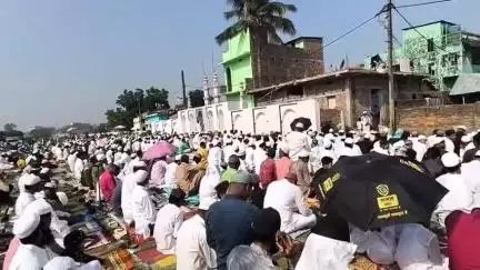 अररिया: शहर के विभिन्न ईदगाह और मस्जिदों में बकरीद के अवसर पर मुस्लिम समुदाय के लोगों ने अदा की नमाज
