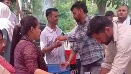 रोहतक: पीजीआई में HKRN की मांग को लेकर कर्मचारियों की हड़ताल, कुछ ने किया विरोध तो कुछ ने लगाया भंडारा