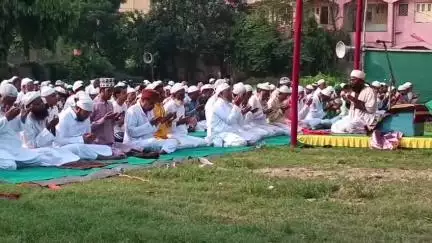 বহরমপুর: উৎসবের দিনে সেভ ড্রাইভ সেভ লাইফ এর বার্তা দিলেন  বহরমপুর পুরসভার পৌরপিতা নাড়ুগোপাল মুখার্জি