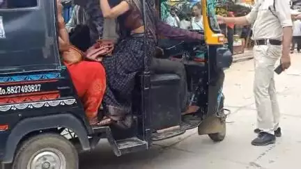 मझौली: पुलिस अधीक्षक सीधी के निर्देश पर मझौली मड़वास पुलिस ने मार्केट में किया पैदल मार्च, दिए आवश्यक दिशा-निर्देश