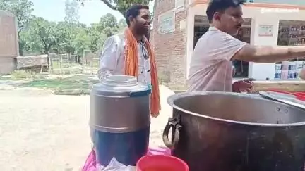 बीसलपुर।अखिल भारतीय ब्राह्मण एकता परिषद राष्ट्रीय गौरक्षक दल के कार्यकर्ताओं ने पिलाया शर्बत ।