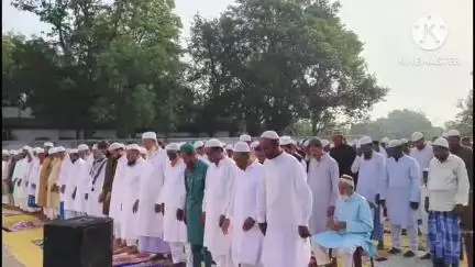 खरसावां: खरसावां के विभिन्न ईदगाह और मस्जिदों में ईद-उल-अजहा की नमाज़ अदा की गई