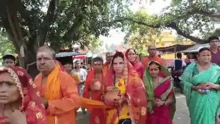 सिवान: नव दिवसीय श्री विष्णु महायज्ञ को लेकर निकाली गई भव्य कलश यात्रा, हजारों की संख्या में कन्या मौजूद