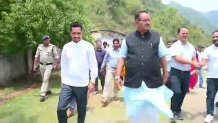 देहरादून: कृषि मंत्री गणेश जोशी ने राजकीय इंटर कॉलेज भगद्वारीखाल में आयोजित कार्यक्रम में की शिरकत