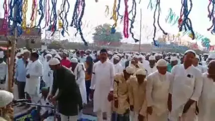गोगरी: प्रखंड के गांवों में बकरीद की नमाज की गई अदा, लोगों ने गले मिलकर एक दूसरे को दी बधाई