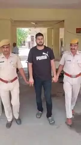 सपोटरा: फायरिंग के प्रकरण में फरार आरोपी को प्रोडक्शन वारंट पर गंगापुर जेल से कुडगांव पुलिस ने किया गिरफ्तार