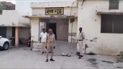 बुलंदशहर: अनूपशहर क्षेत्र के गांव डुगरऊ के पास सड़क पर कुचला मिला शव, शिनाख्त नहीं, कपड़ों से अनुमान महिला का शव