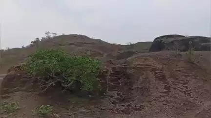 रैपुरा: कल्दा गांव के अंधे मोड़ पर अनियंत्रित होकर गिरी एक बाइक, 2 लोग गंभीर रूप से हुए घायल; आए दिन इस मोड़ पर होते हैं हादसे