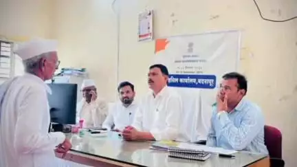 बदनापूर: तहसील कार्यालय येथे शासनाच्या विविध योजनांअंतर्गत घरकुल लाभार्थ्यांना वाळू पासचे वितरण, आमदार नारायण कुचे यांची उपस्थिती