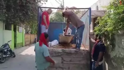 सिवान: जगतपुर चौमुखा गांव में क्रिकेट विवाद में युवक की पीट-पीटकर हत्या, शव पोस्टमार्टम के लिए अस्पताल पहुंचा
