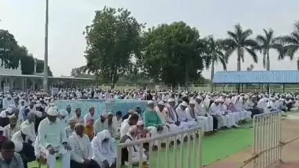 आर्णी: शहरात बाबा कंबलपोष दर्ग्यावर मुस्लिम बांधवांनी नमाज पठण करून साजरी केली बकरी ईद