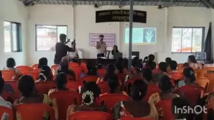 पालघर: खानिवली येथे महिला कामगारांना करण्यात आले कायदेविषयक मार्गदर्शन