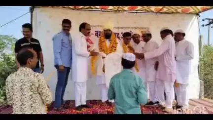 आलोट: शहर में शांतिपूर्ण तरीक़े से मनाया गया बक़रीद का पर्व, अदा की गई नमाज़; शहर काजी का हुआ स्वागत