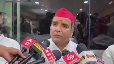 आज़मगढ़: सांसद धर्मेंद्र यादव ने मंत्री ओमप्रकाश राजभर पर कसा तंज, कहा- सपा-भाजपा को छोड़ अपने बूते पर लड़े चुनाव, एहसास हो जाएगा