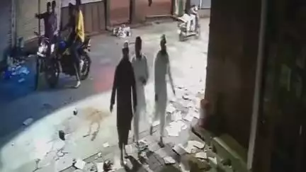 हुज़ूर: भोपाल के न्यू मार्केट स्थित यूवानी एक्सक्लूसिव शोरूम में बदमाशों ने की तोड़फोड़