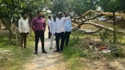 गोंडा: ग्राम पारासराय में डीएम के निर्देश पर प्रशासनिक टीमों ने स्थलीय निरीक्षण कर जमीन विवाद का किया समाधान