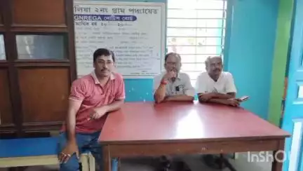 চুঁচুড়া-মগরা: জগন্নাথ মন্দিরের প্রসাদ বাড়ি বাড়ি পৌঁছানোর বিষয় নিয়ে পঞ্চায়েত সদস্যদের সঙ্গে বৈঠক করলেন বিধায়ক এমনই ছবি চুঁচুড়ায়