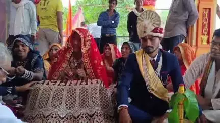 होशंगाबाद नगर: जासलपुर श्री खेड़ापति मंदिर समिति ने कराया गरीब कन्या का विवाह, समिति के सदस्य रहे मौजूद
