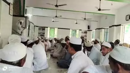 कुरडेग: कुरडेग के जामा मस्जिद में बकरीद पर सामूहिक नमाज अदा की गई, अमन चैन की दुआ मांगी