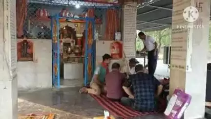 बांधवगढ़: उमरिया पुलिस पीटीएस परिसर स्थित सिद्ध मंदिर में सुंदरकांड का पाठ हुआ, पुलिसकर्मी शामिल