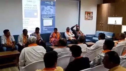સાવરકુંડલા: સાવરકુંડલાના ધારાસભ્યએ પોતાના મતવિસ્તાર લીલીયા મોટા ખાતે રત્નકલાકાર પરિચય કાર્ડનો શુભારંભ કરાયો