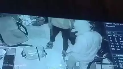 फतेहपुर: खागा के NH2 नवीन मंडी के सामने चोरों ने ट्रैक्टर एजेंसी से लाखों रुपये की चोरी की घटना को दिया अंजाम