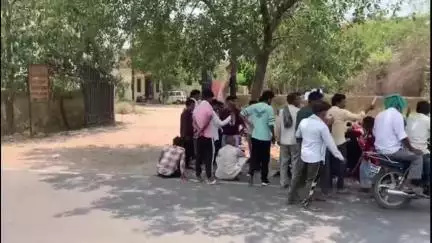 अमरोहा: गांव मुनीमपुर उर्फ बैससपुर में संदिग्ध परिस्थितियों में युवक का शव ट्रेन की पटरी पर मिला, पुलिस ने पीएम के लिए भेजा