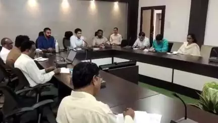 लालबर्रा: कलेक्टर कार्यालय में बैठक, पीडब्ल्यूडी करेगा रेस्ट हाउस व रोड साइड पौधारोपण