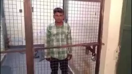 कासगंज: लक्ष्मीगंज से स्कूटी की डिग्गी से नगदी चोरी करने वाले चोर को सदर कोतवाली पुलिस ने अहरौली के समीप से गिरफ्तार किया