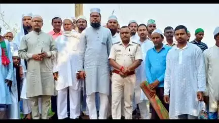 फतेहपुर: फतेहपुर प्रखंड के विभिन्न हिस्सों में बकरीद पर्व मनाया गया, ईदगाह पर मजिस्ट्रेट के साथ पुलिस बल तैनात रहा
