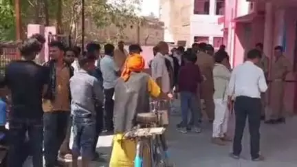 खागा: खागा के किशनपुर रोड में तीन बाइकों की आपस में जोरदार भिड़ंत, एक युवक की मौत, एक की हालत गंभीर बताई जा रही है