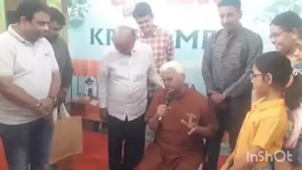 ಮೈಸೂರು: ನಗರದಲ್ಲಿ ಕೃಷಿ ಮೇಳ ವೀಕ್ಷಿಸಿ ಮೆಚ್ಚುಗೆ ಸೂಚಿಸಿದ ಪದ್ಮಶ್ರೀ ಡಾ. ಖಾದರ್ ವಲ್ಲಿ