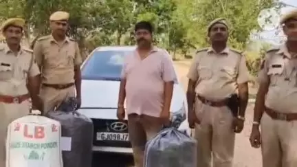 भदेसर: मंडफिया थाना पुलिस ने लग्जरी कार से करीब 60 किलो डोडाचूरा किया बरामद, मध्यप्रदेश के तस्कर को गिरफ्तार किया