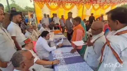 त्योंथर: त्यौंथर विधायक सिद्धार्थ तिवारी महेबा पहुंचे, जनता से की सीधी मुलाकात और सुनी समस्याएं
